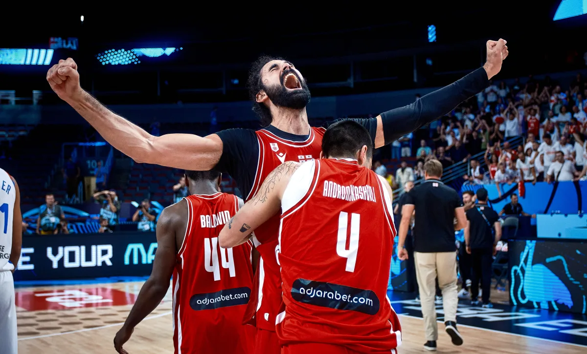 关于公牛强势立陶宛男篮，特雷杨送出助攻的信息