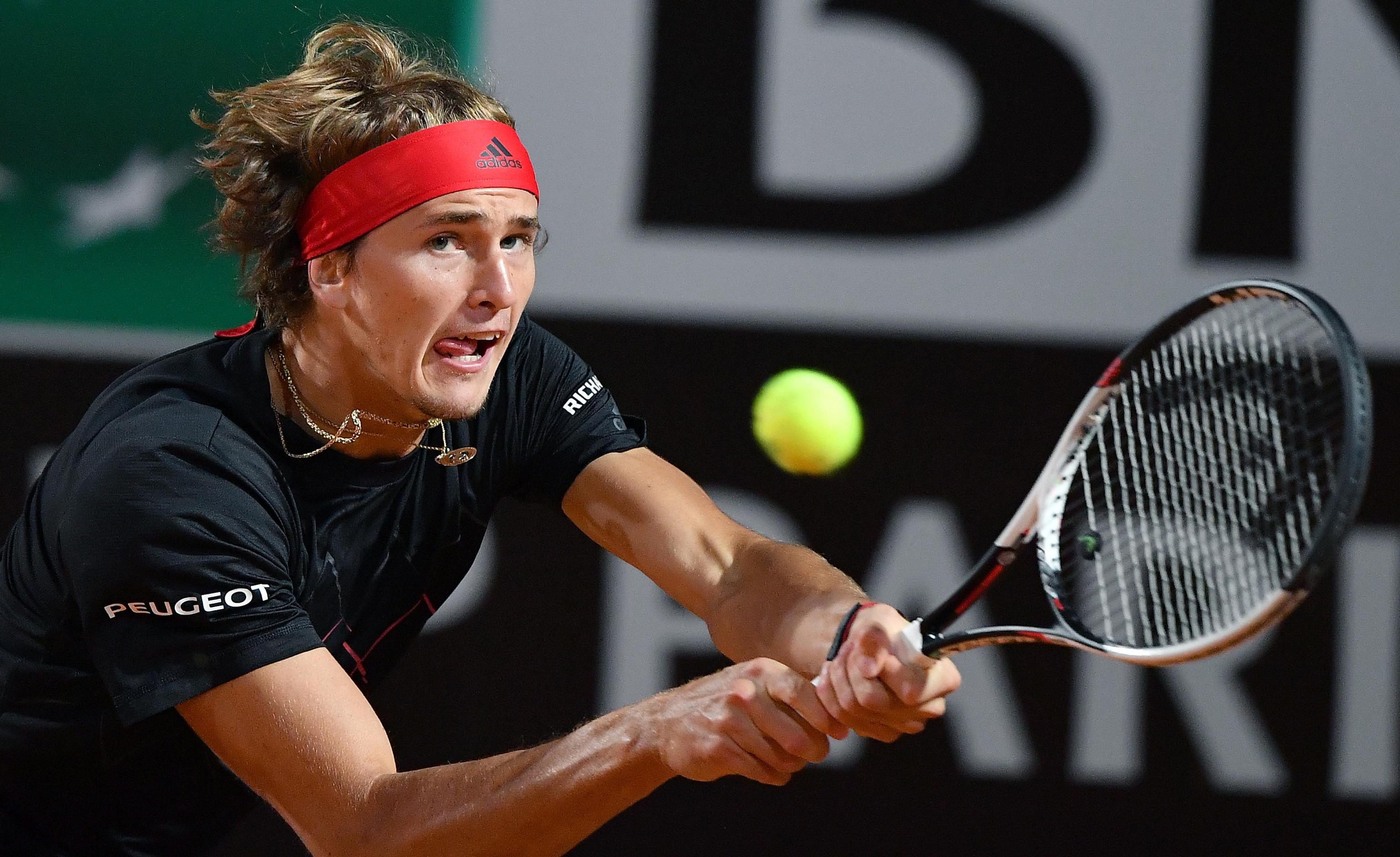 包含意大利网球队爆冷英国网球队，兹维列夫打破历史纪录的词条