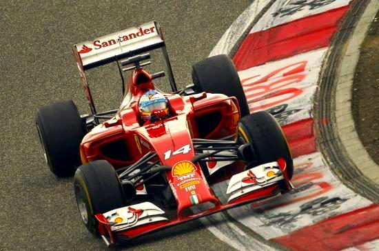 索伯车队碾压红牛车队,拉塞尔统治全场 索伯车队碾压红牛车队,拉塞尔统治全场