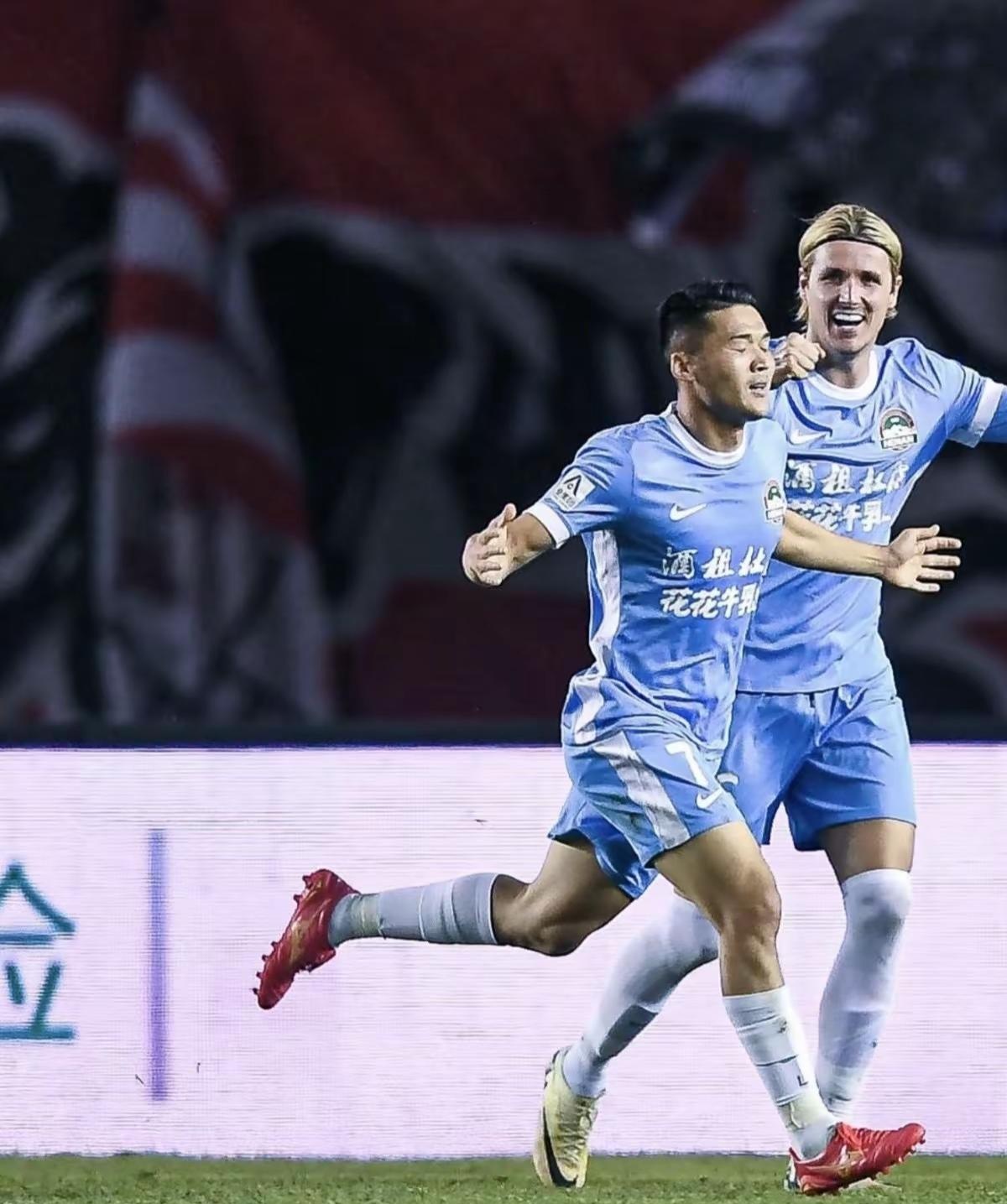 包含长春亚泰客场不敌济南黄金，保持上升势头坚挺的词条