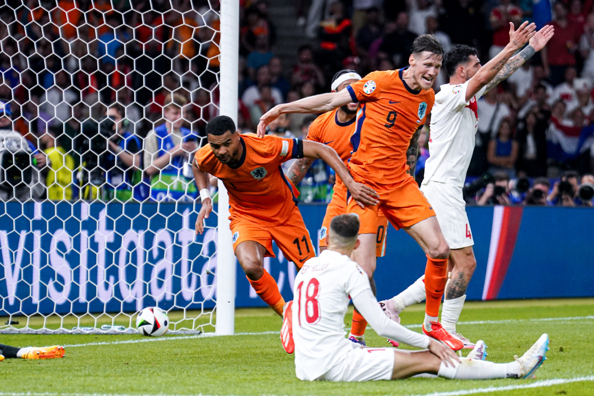 顶级豪门对碰,欧洲足球赛场酣畅淋漓的简单介绍 顶级豪门对碰,欧洲足球赛场酣畅淋漓的简单介绍