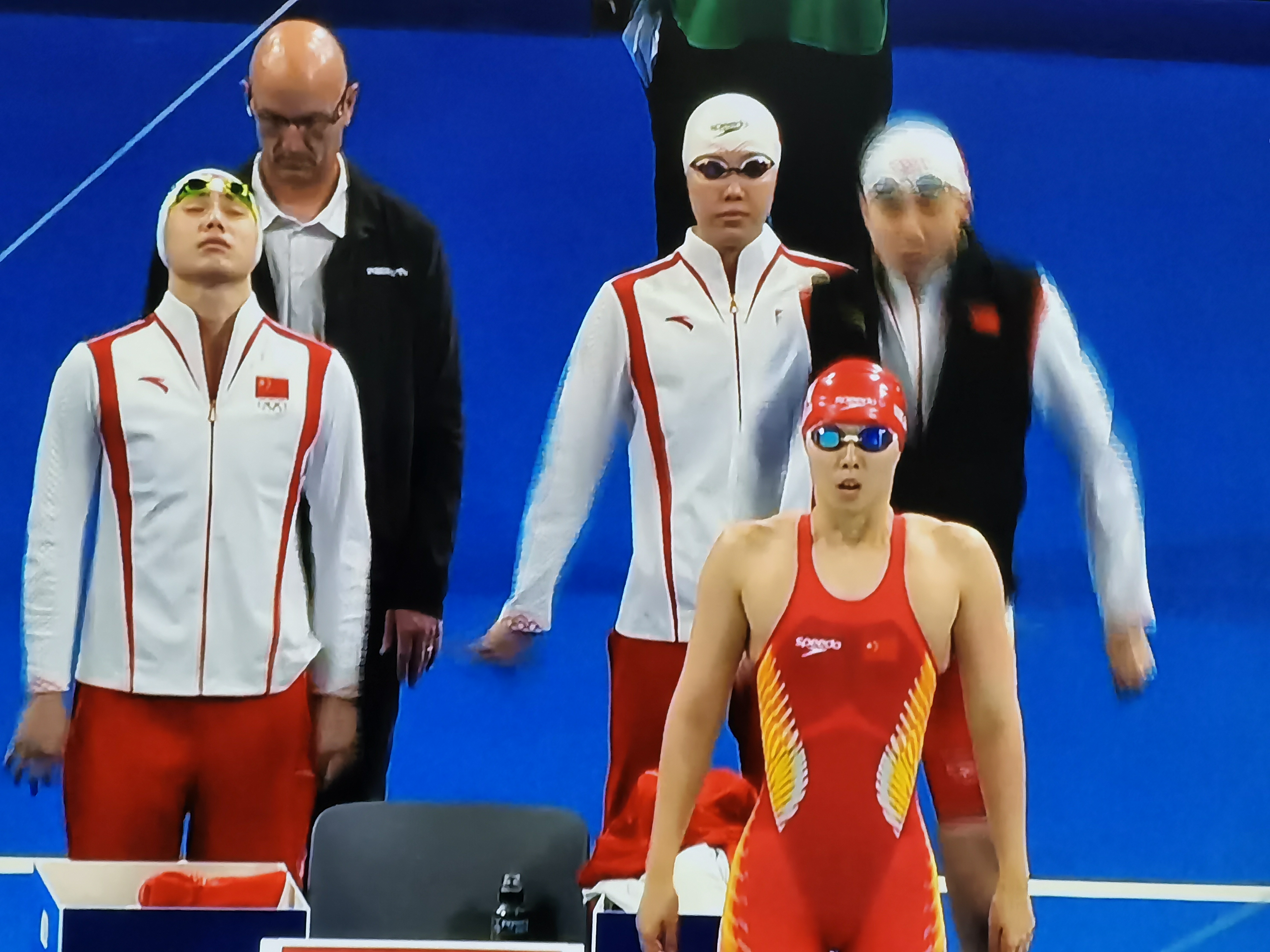 关于游泳比赛实况报道：泳将风姿卓越俘获观众的信息