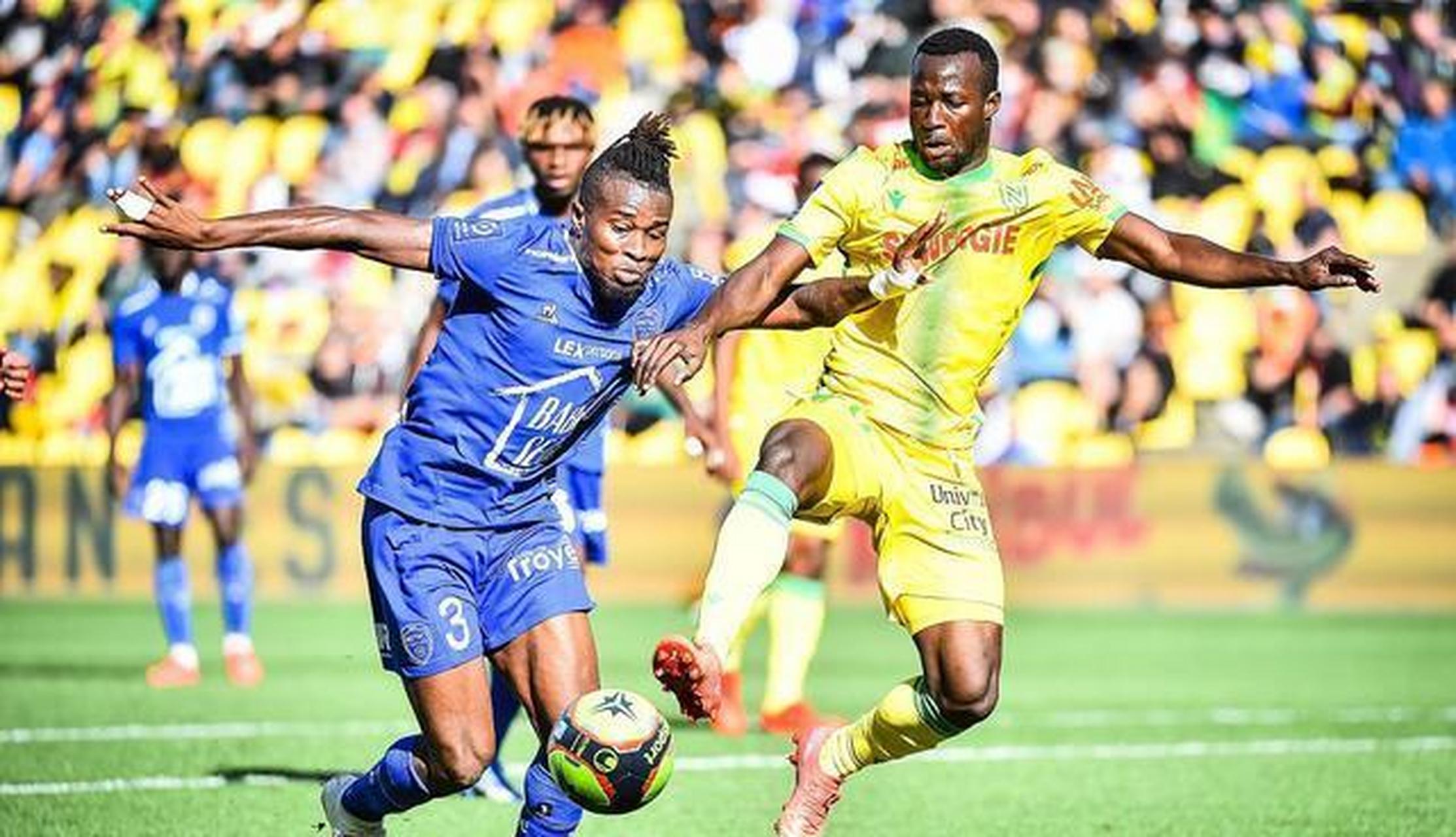 包含南特客场逼平雷恩，保持中游形势的词条