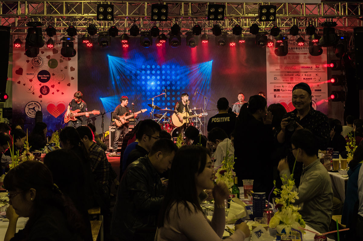 包含半决赛举办精彩至极，观众沉浸在比赛狂欢中的词条