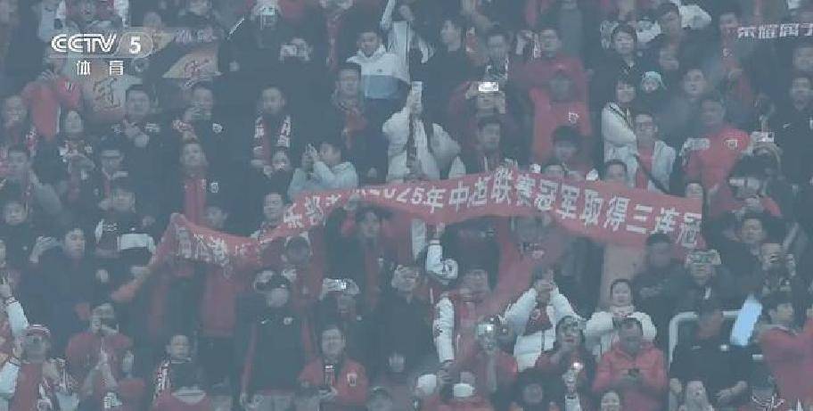 关于上港客场险胜，球队士气高涨的信息