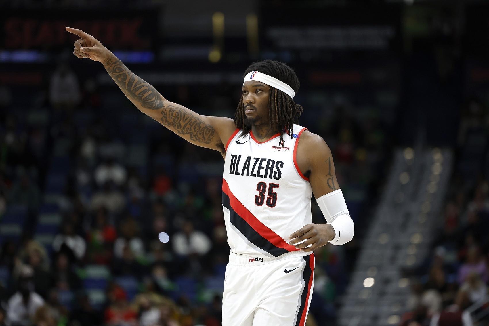 关于篮网主场击败灰熊，厄文孤掌难鸣的信息