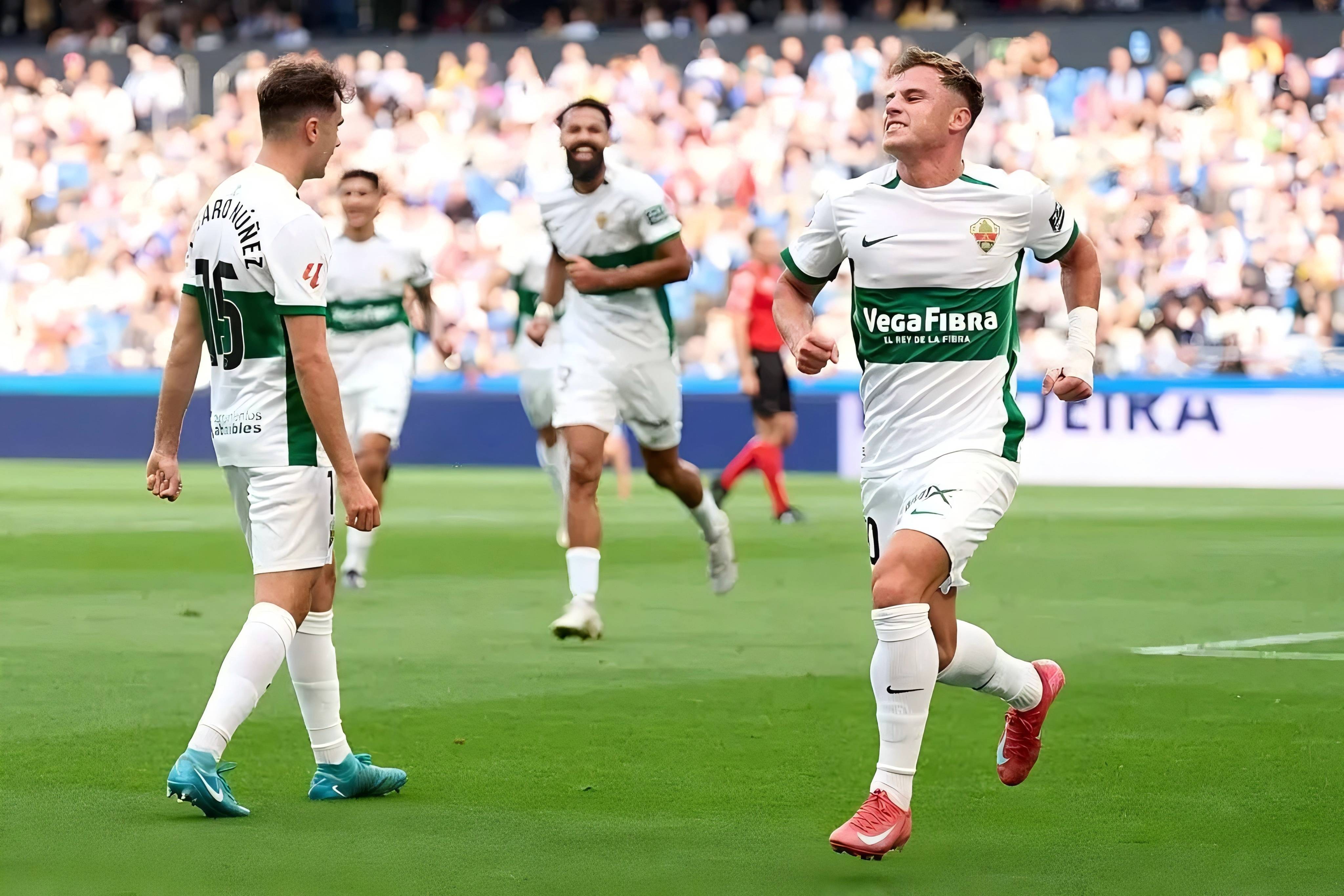 包含皇家贝蒂斯主场迎战，球场风云再起的词条