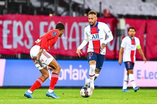 布雷斯特俱乐部在法甲比赛中展现实力