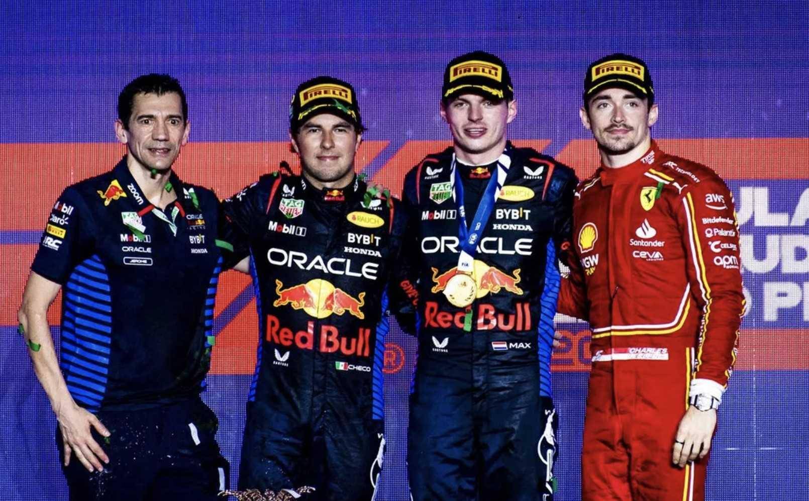 包含梅赛德斯鏖战哈斯车队，佩雷兹惊艳四座的词条