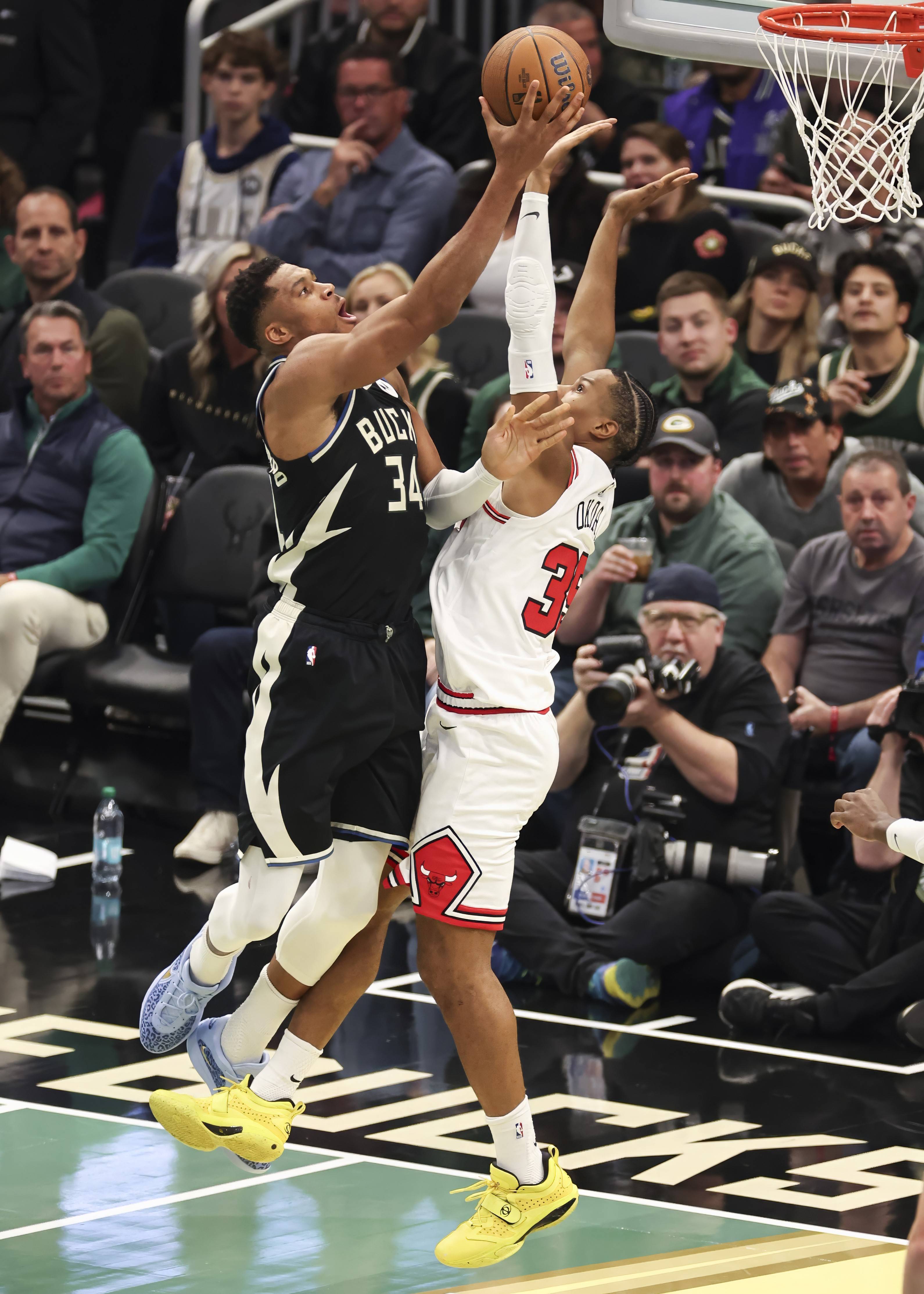 雄鹿翻盘天津队，塔图姆带队取胜