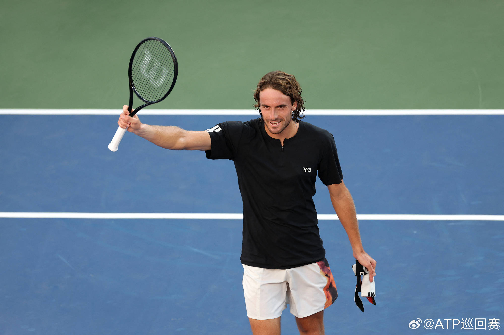 包含英国网球队完胜世界网球队，西西帕斯高光表现的词条