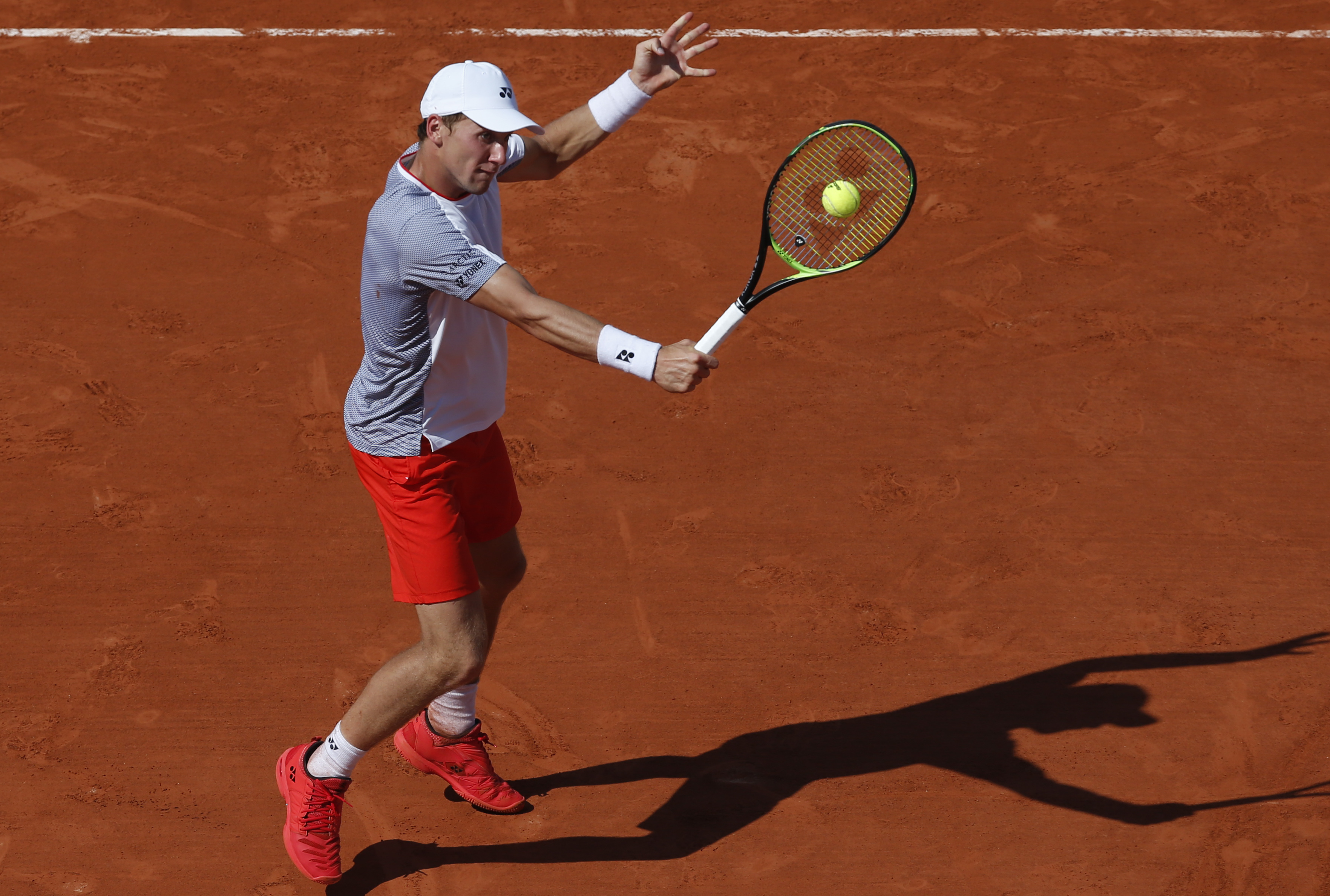 包含世界网球队险胜法国网球队，费德勒三分雨点燃全场的词条