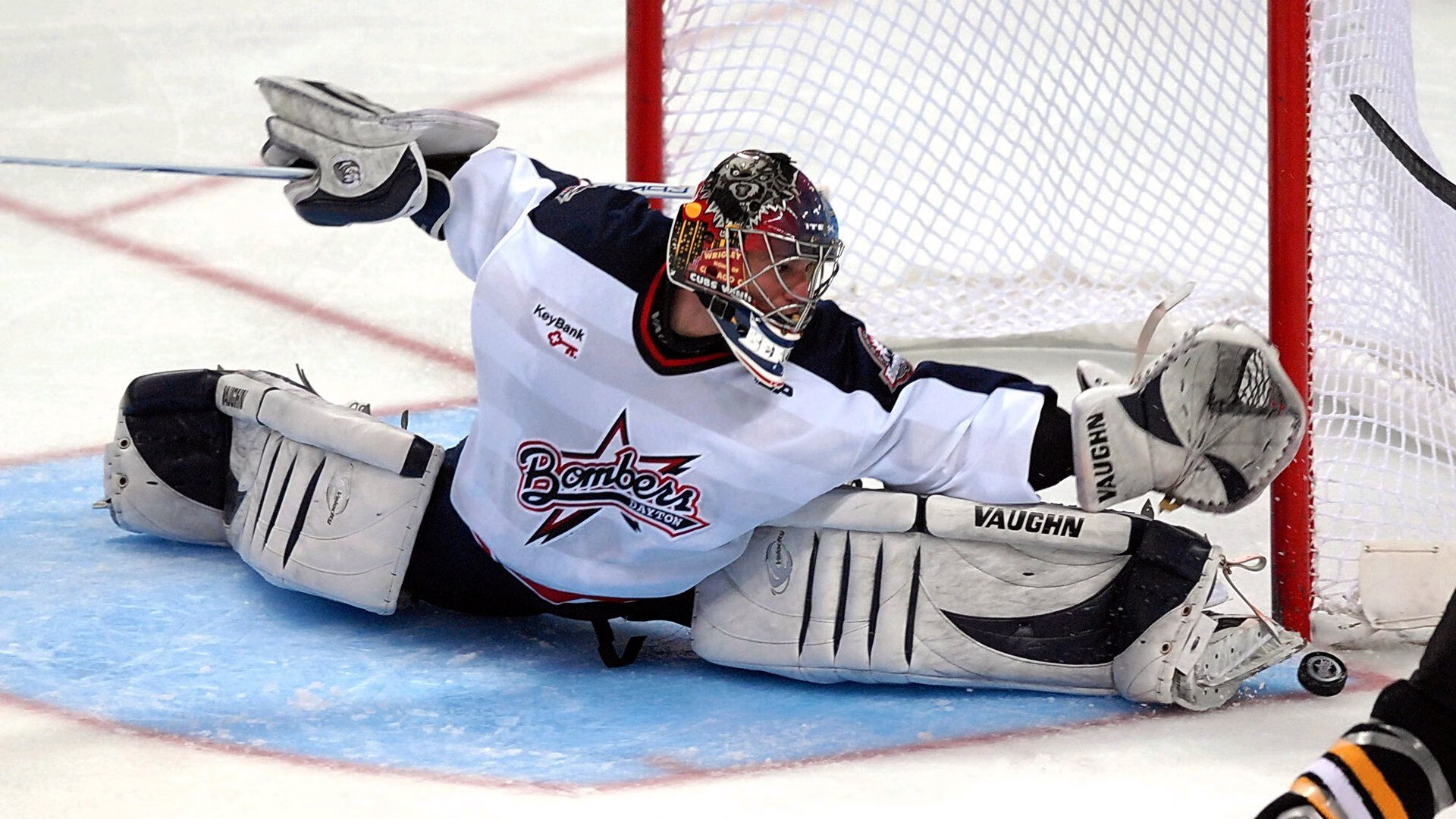 双城记,上海滩的坚韧突围与欧洲之巅的青春风暴