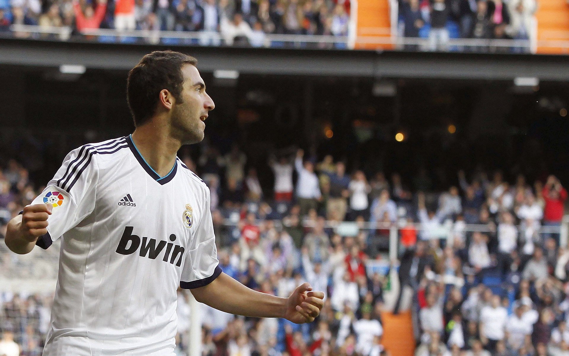 赛道与球场，当哈利伯顿在F1街道赛接管北京队的巅峰决胜