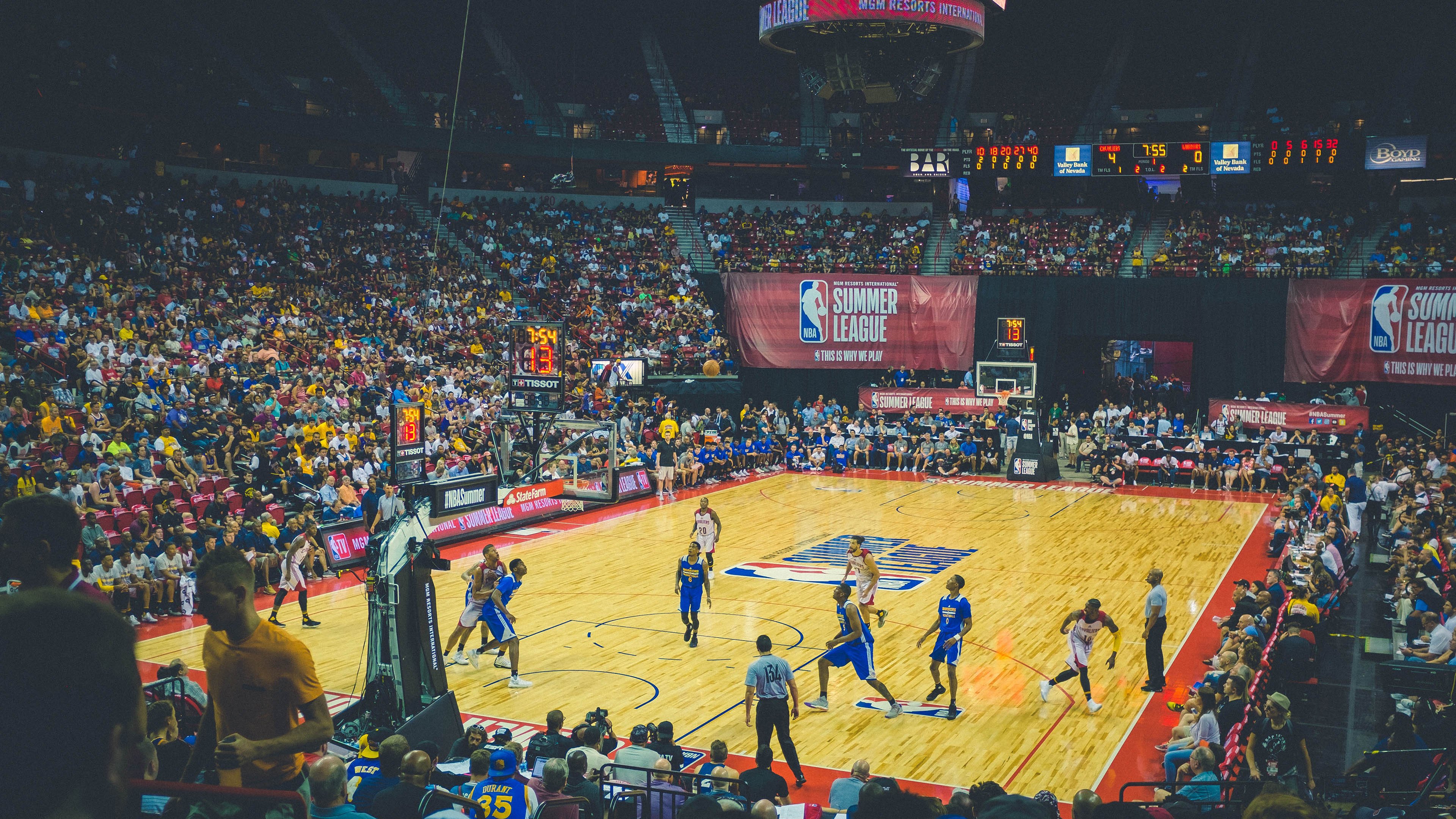 西决生死战之夜，恩比德主宰比赛走向