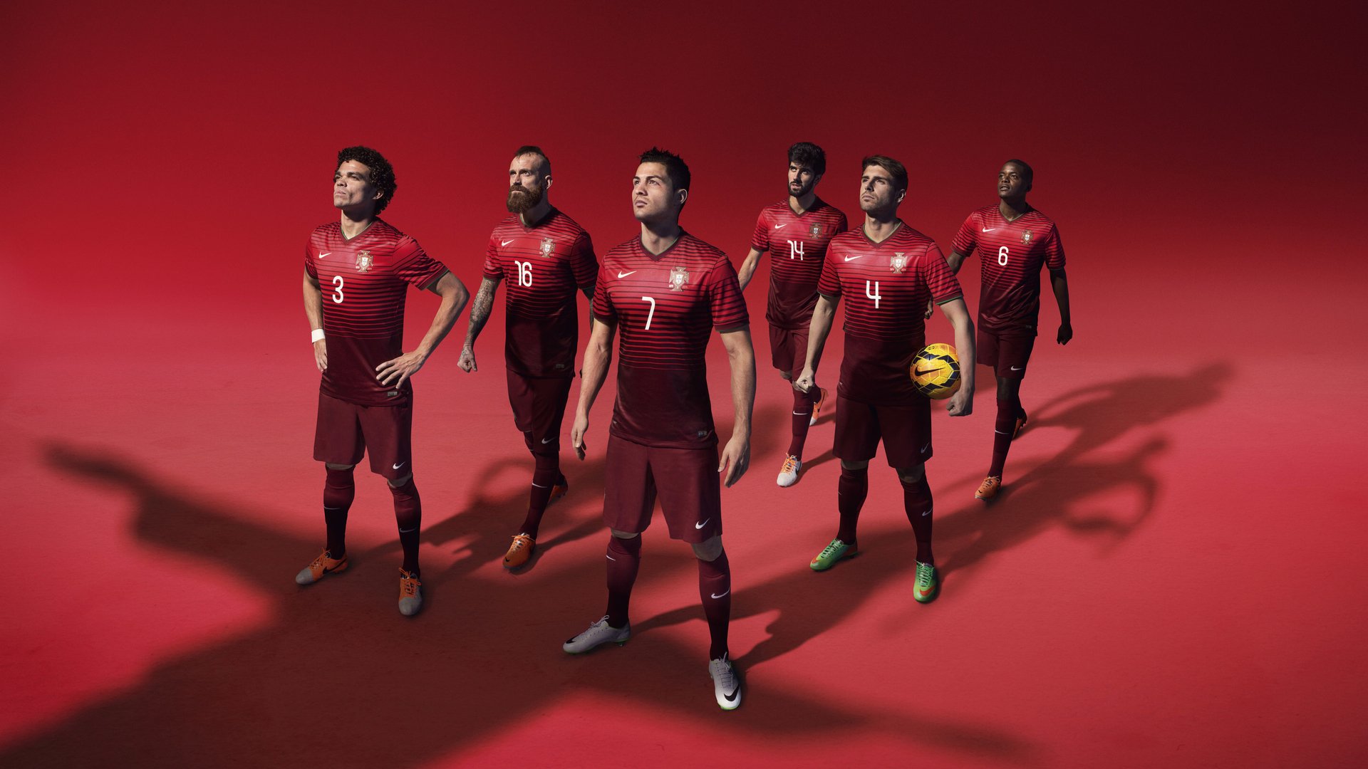 从巴黎险胜日本到阿拉巴在意甲焦点战接管比赛，现代足球的唯一性启示